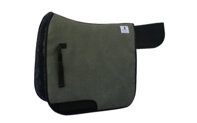 Dressur Schabracke Inlays werden eingeschoben